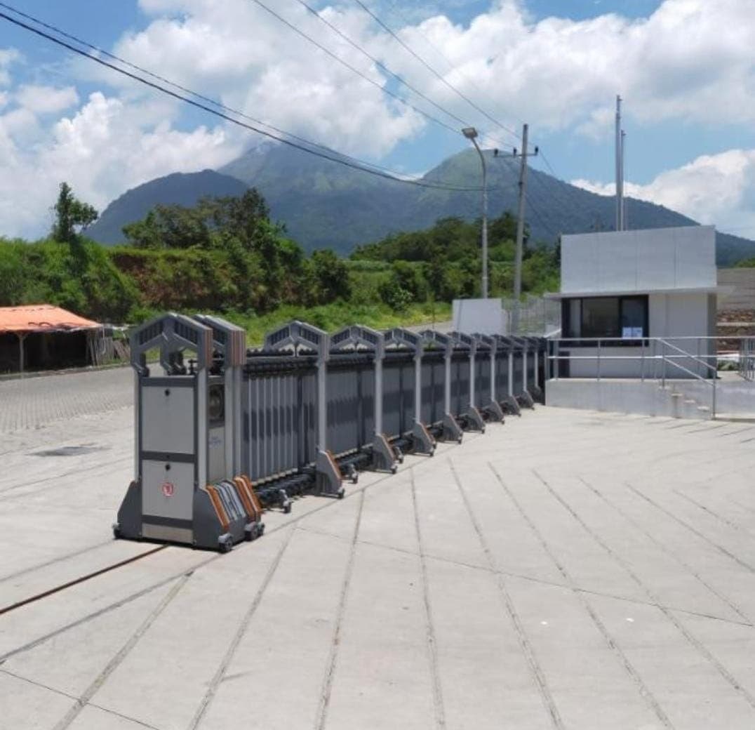  Retracable Gate